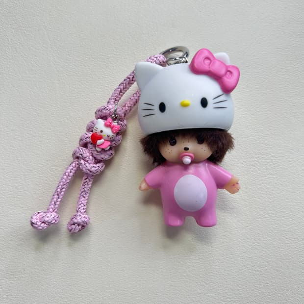 헬로키티 헬맷쓴 베베 몬치치 키링