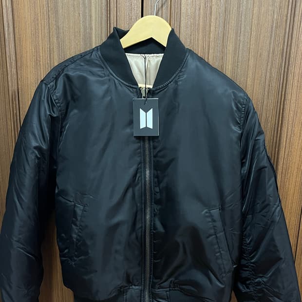 정국 전시 굿즈 봄버 자켓