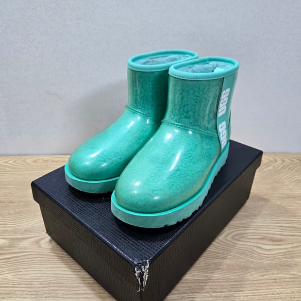 230 어그 UGG 클래식 클리어 미니 민트