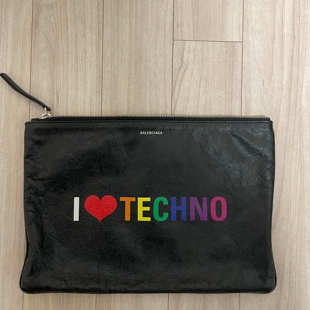 발렌시아가 클러치