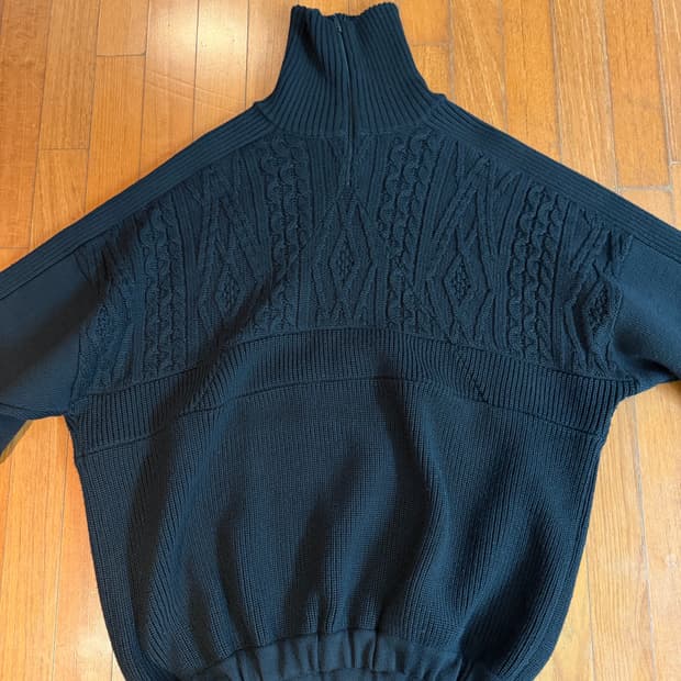 [M] 발렌시아가 하프 집업 니트