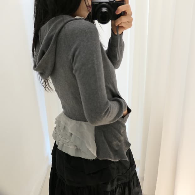 Back frill knit hood zip-up