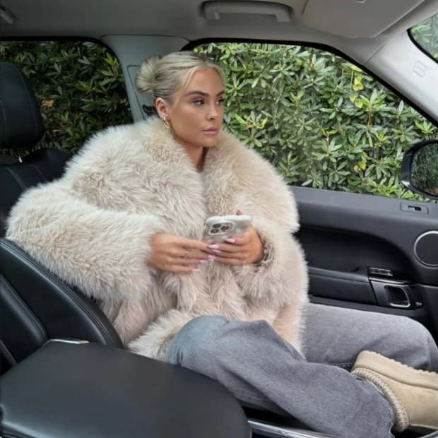 자라 페이크 퍼 코트 6318/258