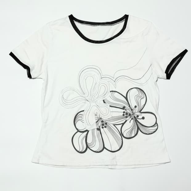 [JPN]Floral Appliqué Mesh Trim Tee