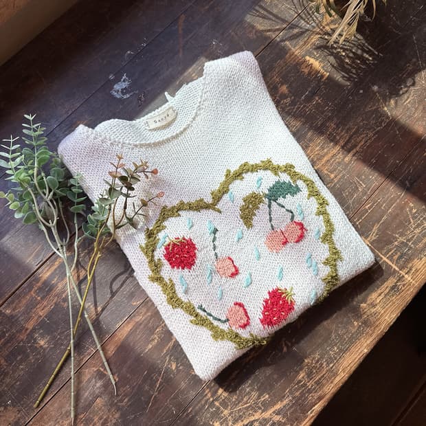 Strawberry Embroidered Knit Vest 0080