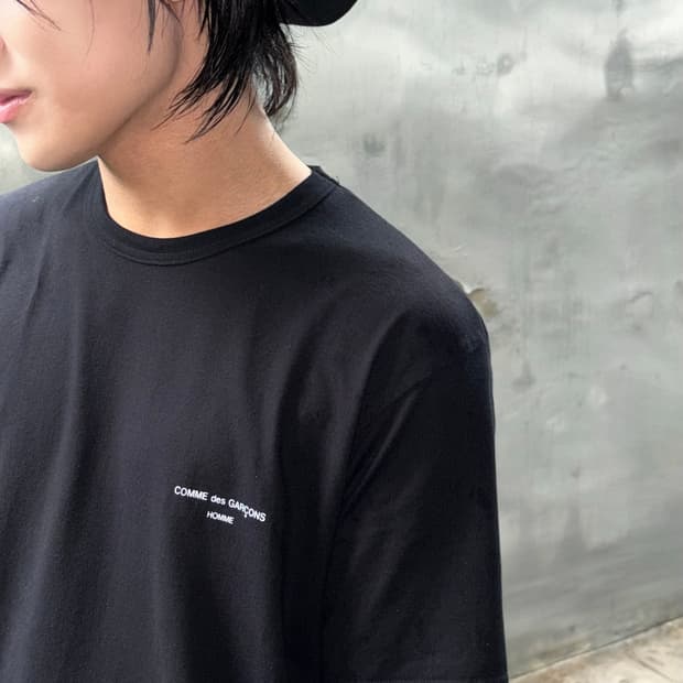 꼼데가르송 옴므 23SS 로고 티셔츠