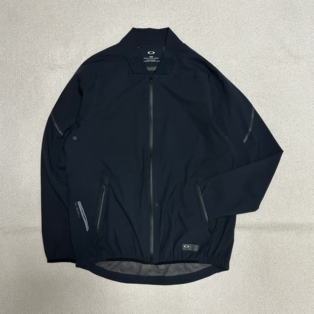 오클리 테크니컬 윈드브레이커