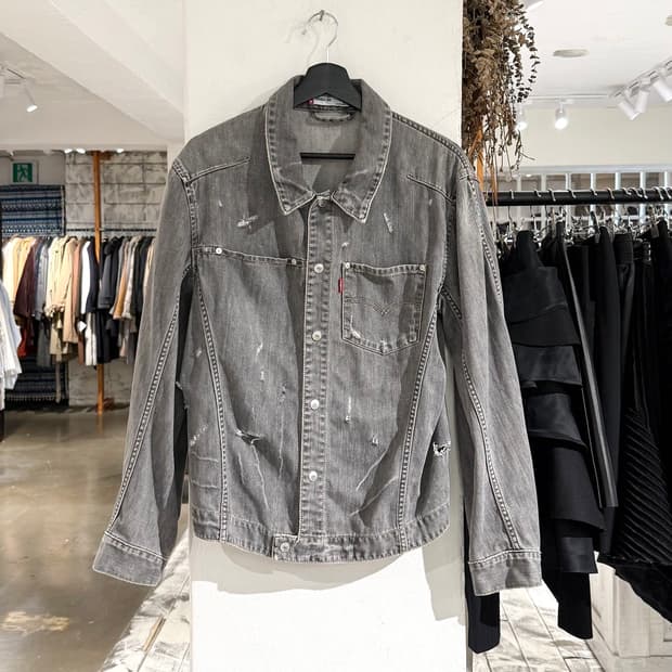 리바이스 엔지니어드 진 흑청 데미지 트러커 자켓