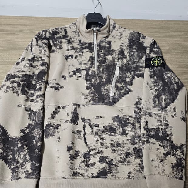 스톤아일랜드 카모플라주 오버사이즈 하프집업