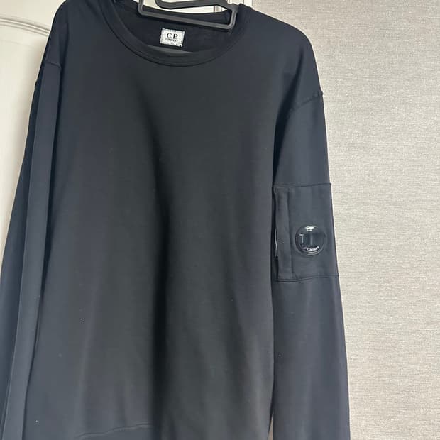 CP 컴퍼니 렌즈 맨투맨