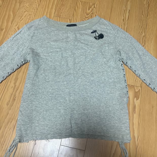 히스테릭 글래머 체리 아일렛 디테일 롱슬리브