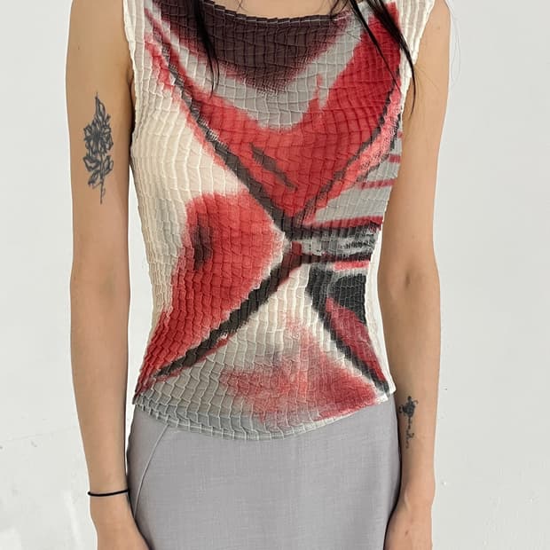 Ptinting pleats sleeveless top