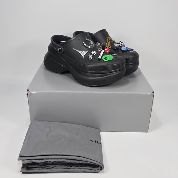 발렌시아가 데코레이티브 참 슬립온 크록스 샌들 ( 260 )