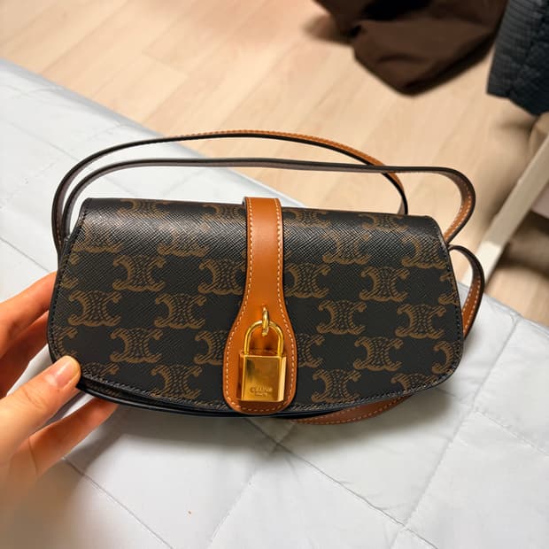 셀린느 클러치 온 스트랩 타부 트리옹프 캔버스 카프스킨