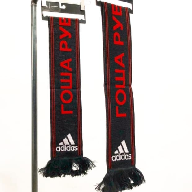 고샤 루브친스키 아디다스 머플러 목도리 검빨