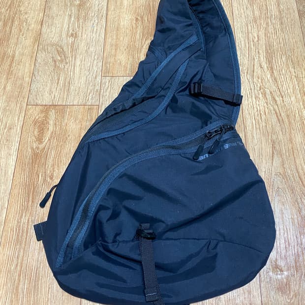 산산기어 23FW 슬랭백 판매합니다.