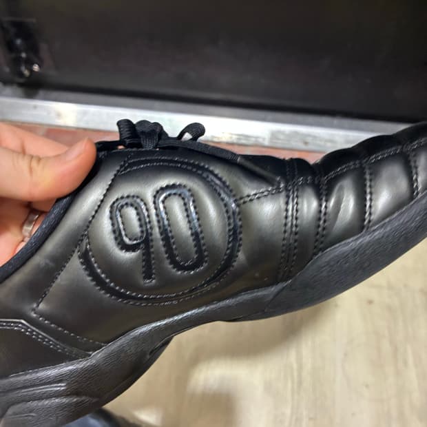 나이키 토탈 90 트리플 블랙 240