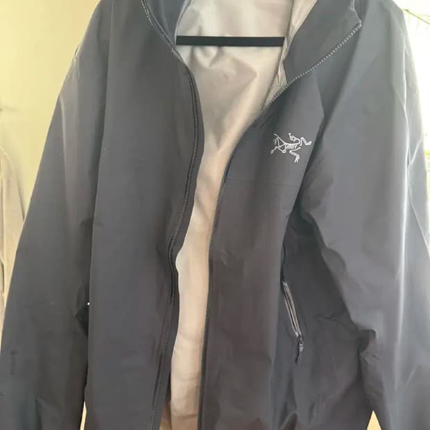 신형 아크테릭스 남성 베타 자켓 L 블랙

사파이어