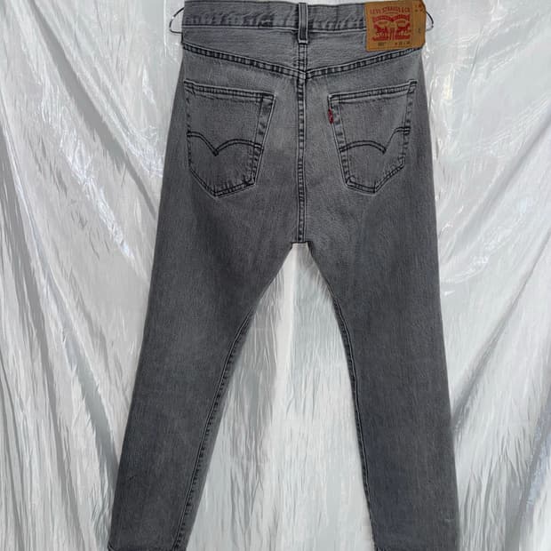 Levi’s gray jean 501