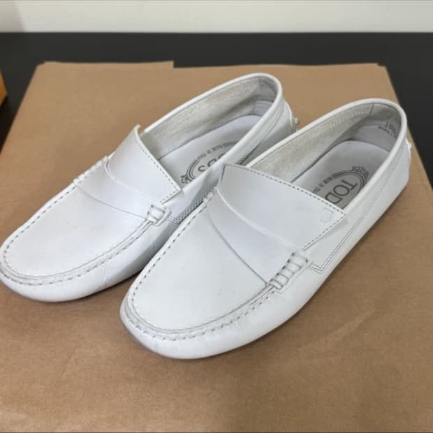토즈 TOD'S 화이트 드라이빙 슈즈