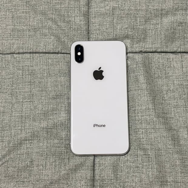 아이폰 xs 실버 64GB (배터리 성능100)