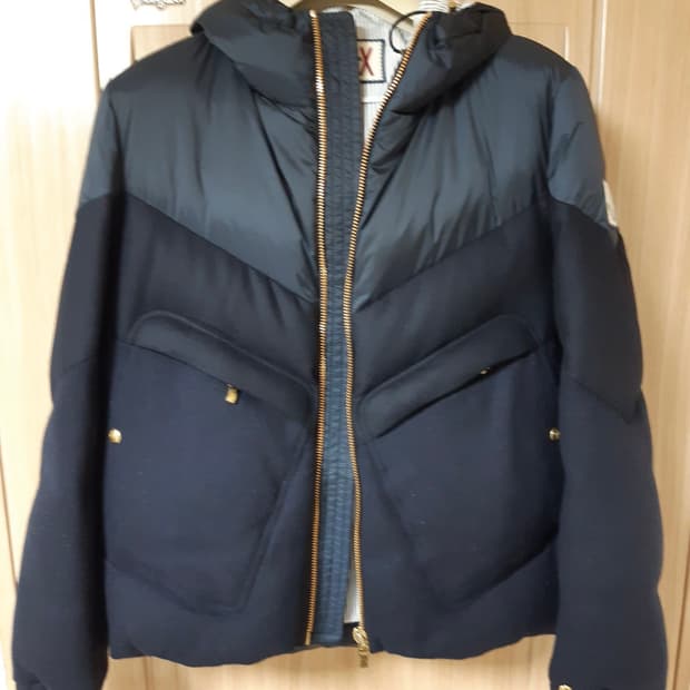 몽클레어 패딩 감마블루 금장 (새제품)