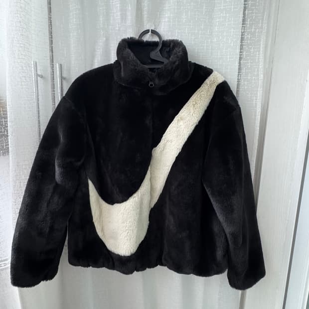 나이키 스우시 블랙/화이트 퍼 자켓 S