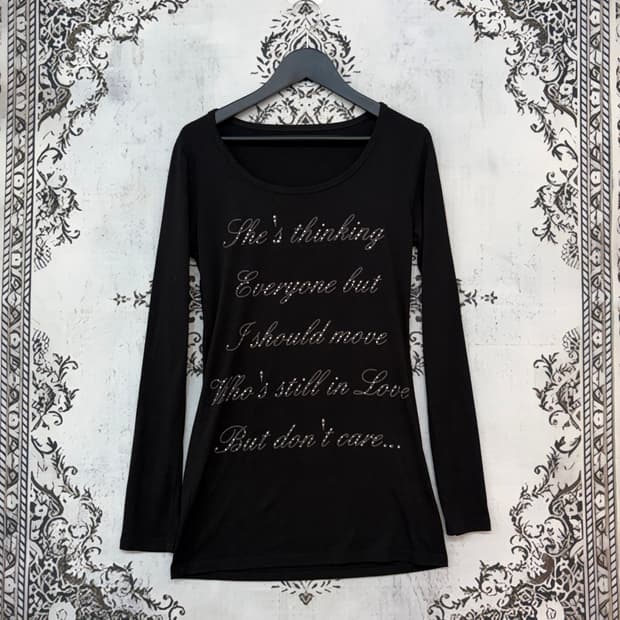 일본빈티지 Y2K 큐빅 레터링 키스마크 슬림핏 롱슬리브