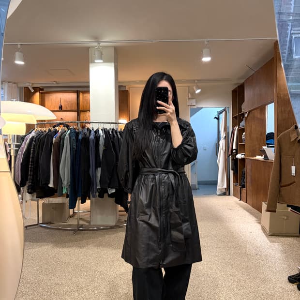 프라다 램스킨 레더 벨티드 트렌치코트