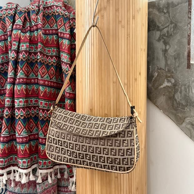 펜디 베이지 주키노 플랩 포쉐트 숄더백