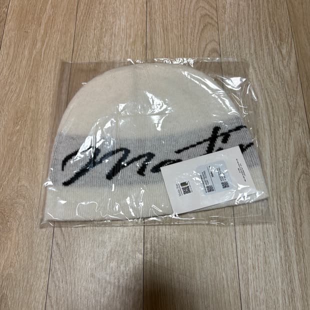 마뗑킴 로고 스크립트 비니 아이보리 새상품