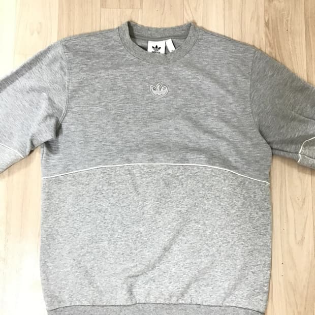 아디다스 맨투맨(사이즈별로 있어요)