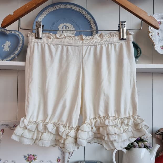 아이보리 프릴 속바지
