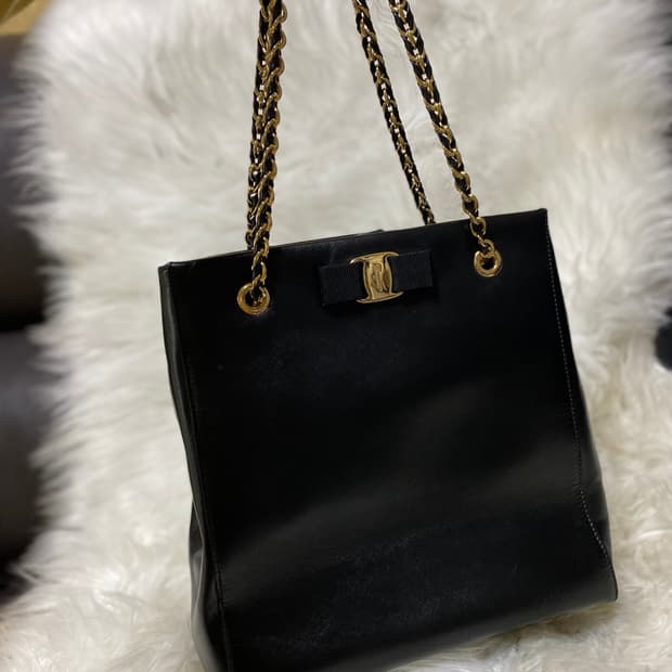 페라가모 블랙 체인 숄더백