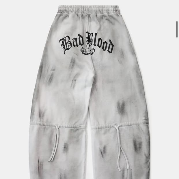 배드블러드 라이온 패치 2 Way 커브드 조거 - 워시드화이트