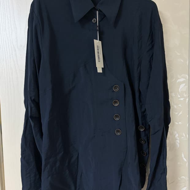 미스치프 CURVED PLACKET SHIRT_NAVY
