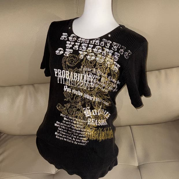 gothic printing & lettering eyelet top