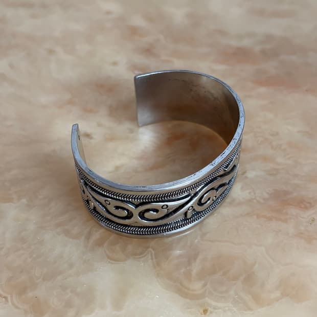 trace silver bangle