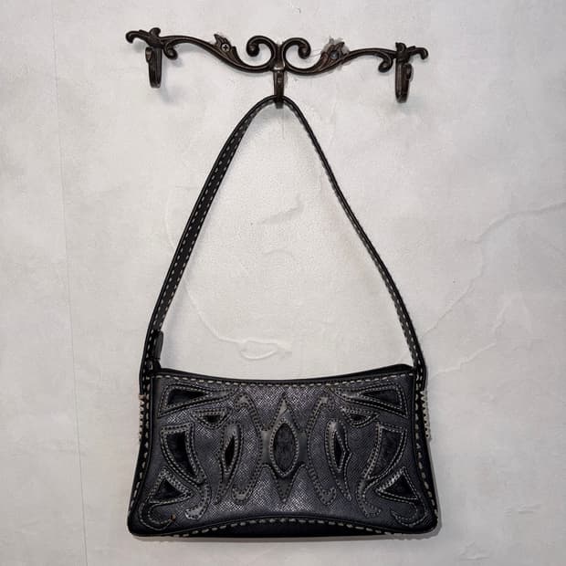 Black oriental calf fur stitch 숄더백