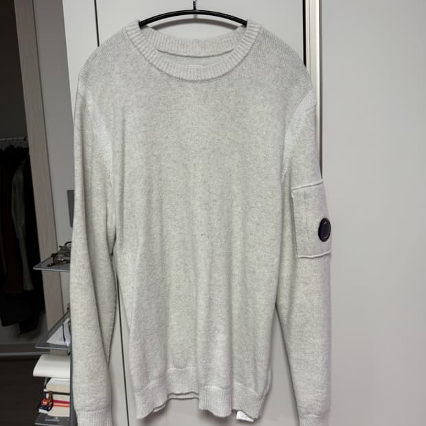 Cp컴퍼니 와펜 아이보리 니트