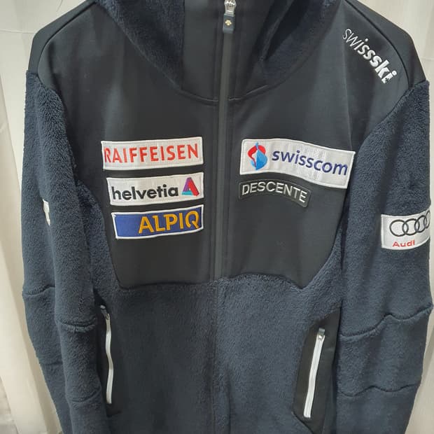 데상트 써마프로 후리스 미들러