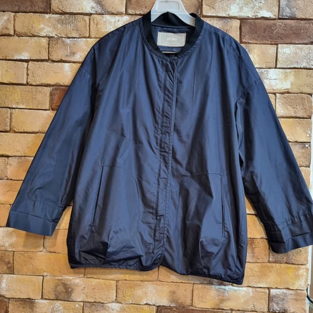 BCBG 브랜드의 네이비 색상 여성 자켓