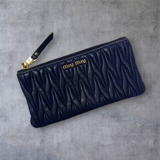 미우미우 Miu Miu 마테라쎄 마드라스 레더 지퍼 카드 파우치