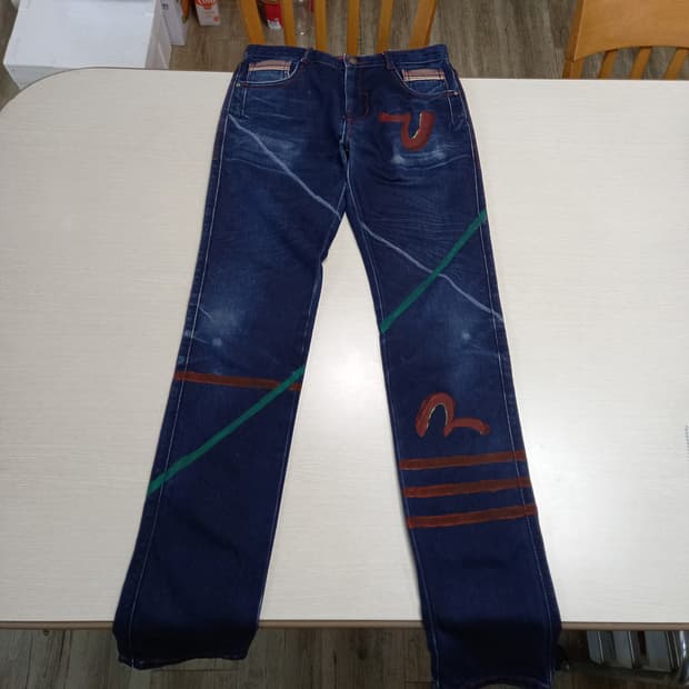 28 EVISU Kor 8포켓 워싱 스판 슬림일자진 28-950