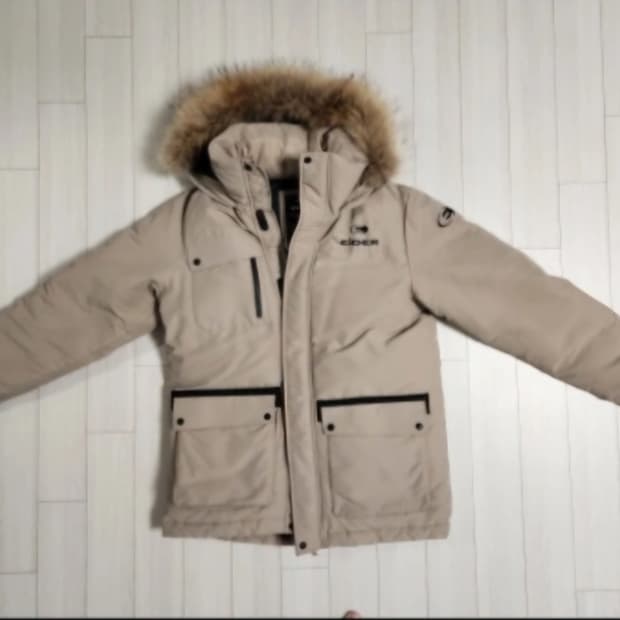 아이더 카라스 다운 패딩 점퍼 M

사용감외에 오염 하자 없이 깨끗해요
