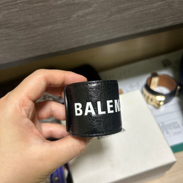 발렌시아가 레더싸이클팔찌