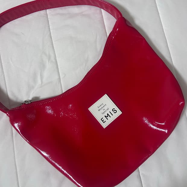 EMIS 이미스 에나멜 호보백 레드 새상품 팝니다!