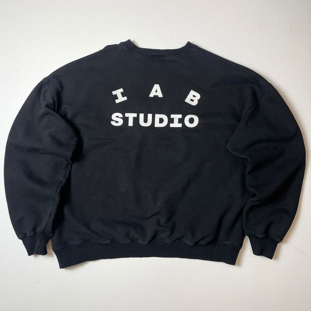 아이앱스튜디오 시그니처 스웻 크루넥 맨투맨 PN9446