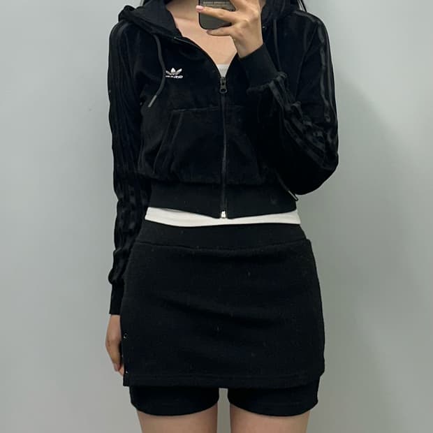 아디다스 신형 크롭 벨루어 후드집업