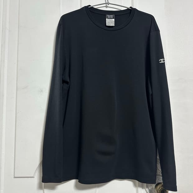 샤넬 유니폼 암 로고 롱슬리브티